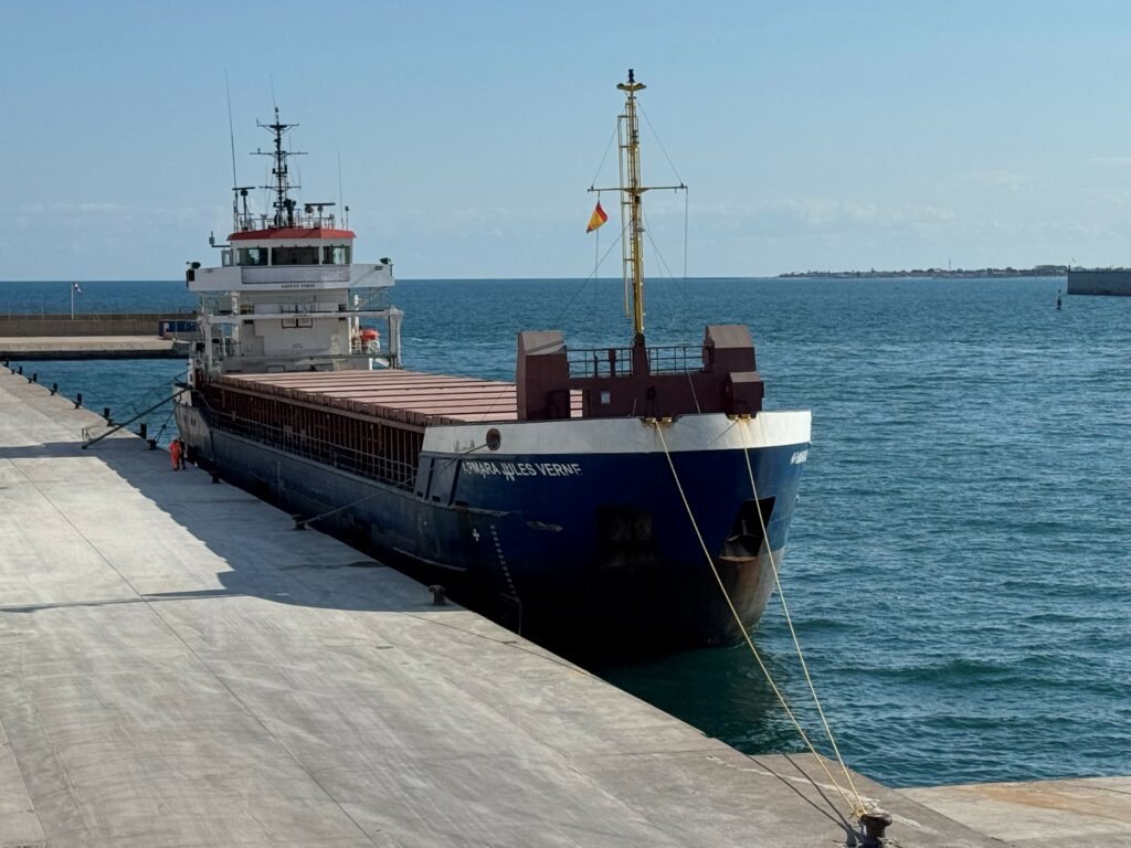 Chartering Armara Jule Verne Vessel
