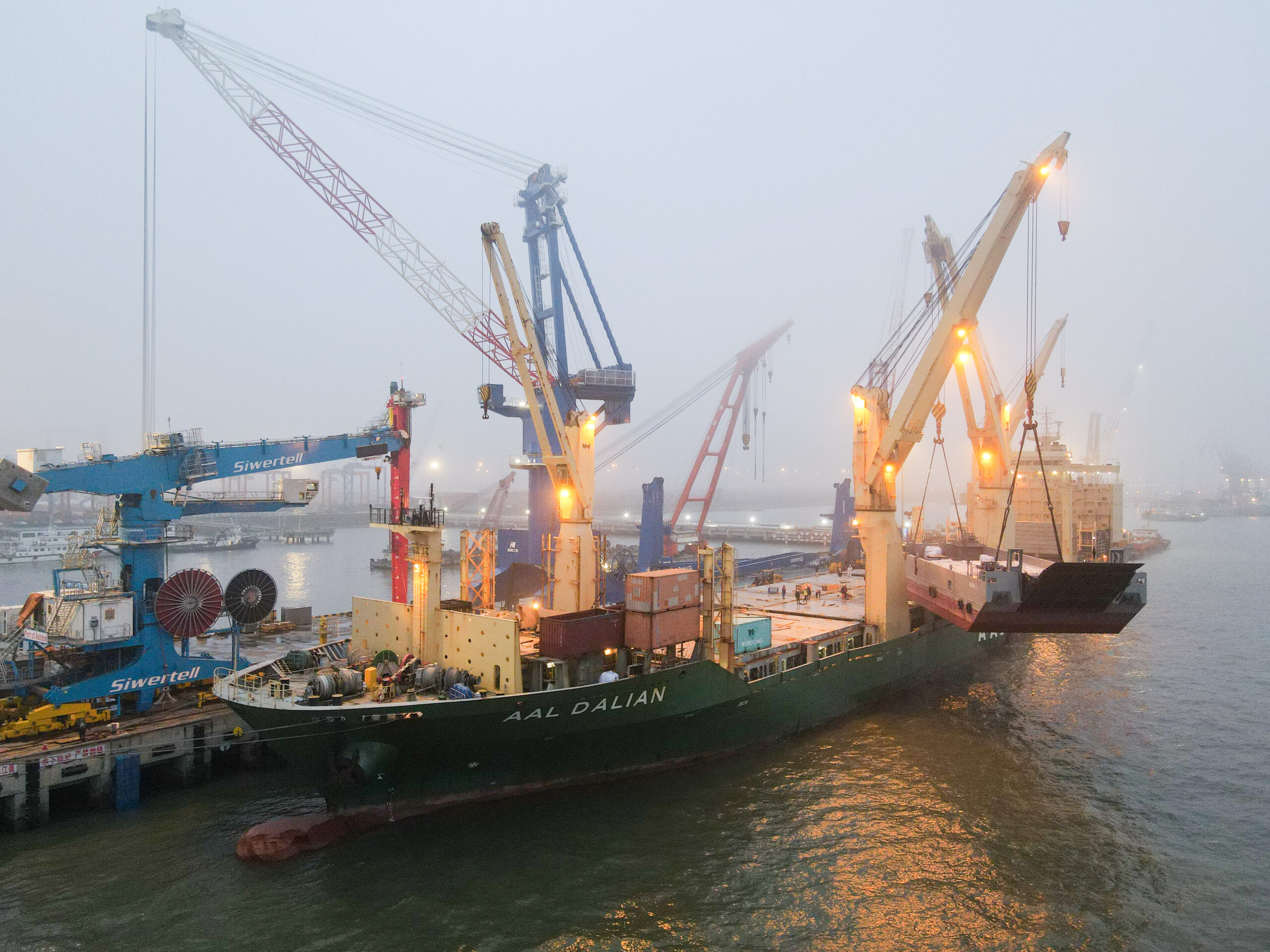project-4 Heavy lift project cargo; 390MT Barge from Shangaï to Tahiti